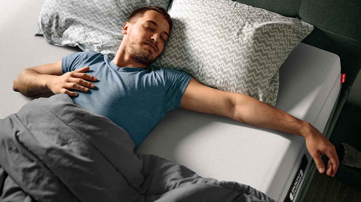 Foto: een persoon slaapt op een BODYGUARD®-matras.