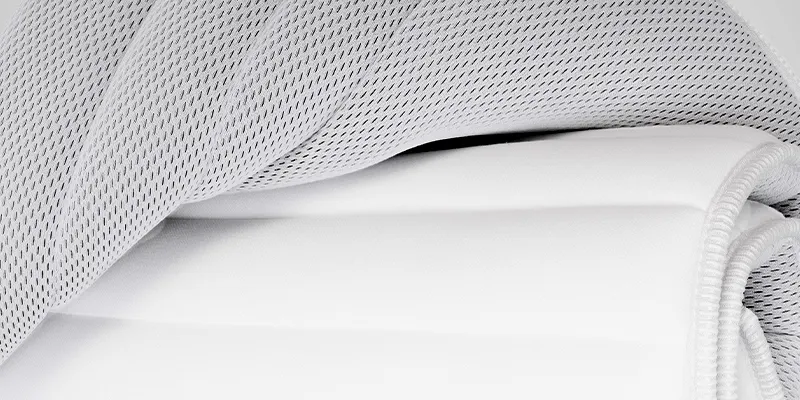 Close-up van de BODYGUARD® Topper 80x200 cm met HyBreeze®-hoes.