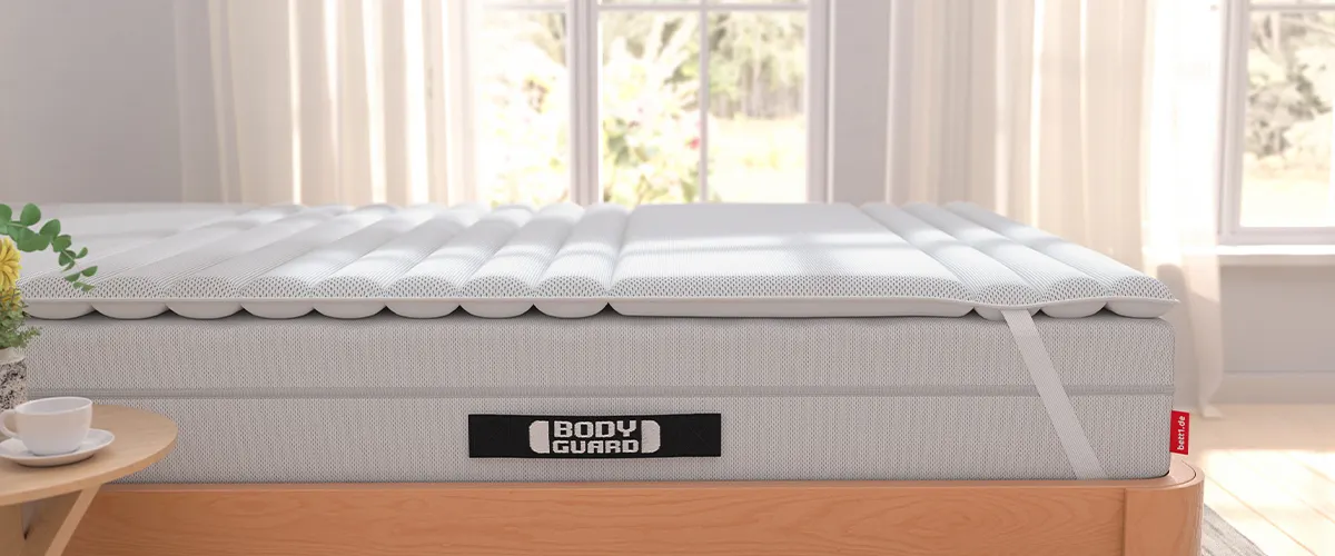 Houten eenpersoonsbed met BODYGUARD® matras en BODYGUARD® Topper 100x200 cm.