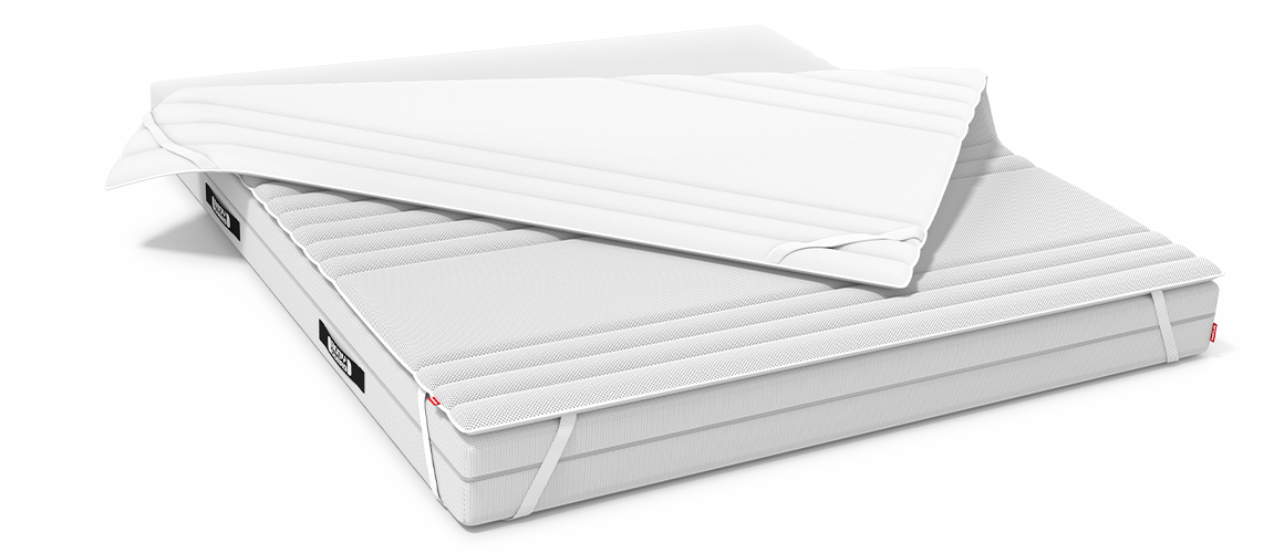 Een BODYGUARD® matras die voor de helft is bedekt met de BODYGUARD® topper. Eén helft van de topper is omgeslagen, waardoor de andere zijde van de hoes zichtbaar is.